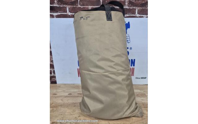 LOT 495 DISCRIBES AS 3X3 SCREEN ROOM