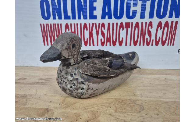 LOT 496 VINTAGE DUCK DECOY