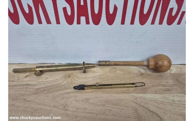 LOT 561 ASSORTED BLACK POWDER ACCESORIES