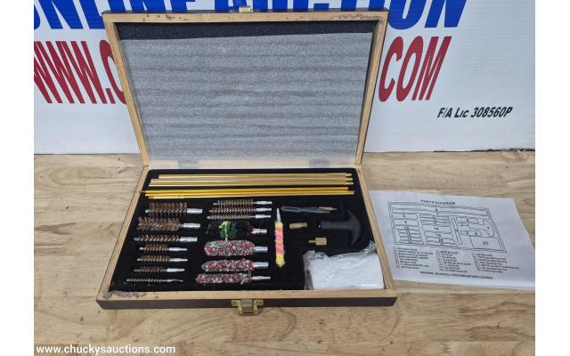 LOT 892 UNIVERSAL CLEANING KIT