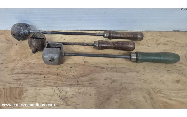 LOT 1076 LEAD LADLES